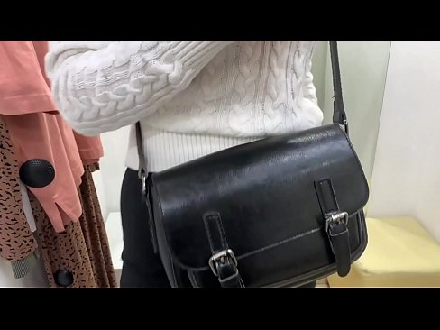 ❤️ فِيٽنگ روم ۾ ڊِلڊو سان نوجوان ڪچي FeralBerry جي عوامي مشت زني ❌ معيار جنسي